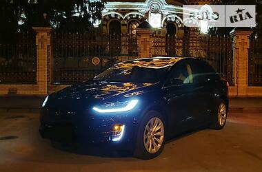 Позашляховик / Кросовер Tesla Model X 2017 в 