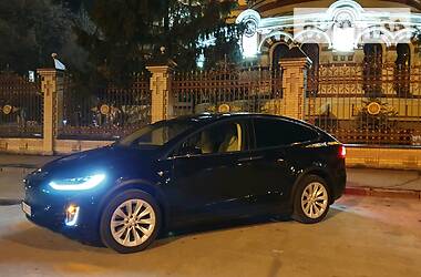 Позашляховик / Кросовер Tesla Model X 2017 в 