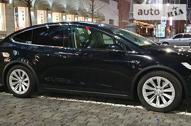 Позашляховик / Кросовер Tesla Model X 2017 в 