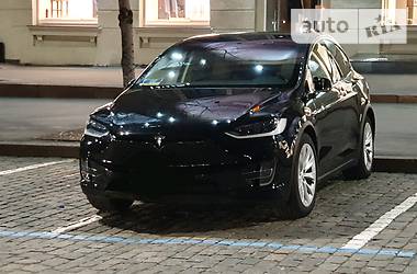 Позашляховик / Кросовер Tesla Model X 2017 в 