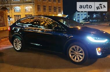 Позашляховик / Кросовер Tesla Model X 2017 в 