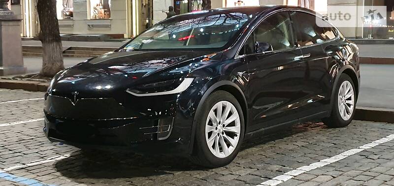Позашляховик / Кросовер Tesla Model X 2017 в 
