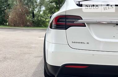 Позашляховик / Кросовер Tesla Model X 2016 в 