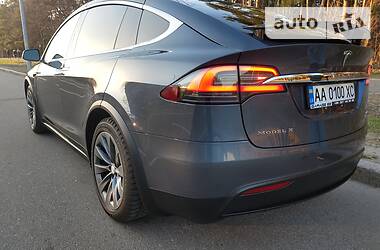 Позашляховик / Кросовер Tesla Model X 2017 в 