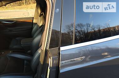 Позашляховик / Кросовер Tesla Model X 2017 в 