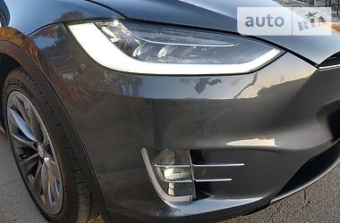 Позашляховик / Кросовер Tesla Model X 2017 в 