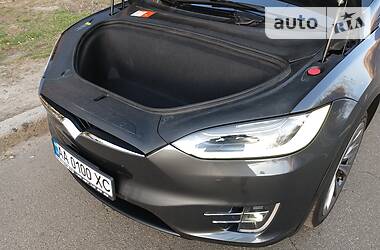 Позашляховик / Кросовер Tesla Model X 2017 в 