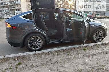 Позашляховик / Кросовер Tesla Model X 2017 в 