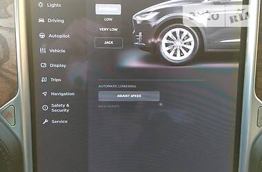 Позашляховик / Кросовер Tesla Model X 2017 в 