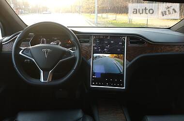 Позашляховик / Кросовер Tesla Model X 2017 в 
