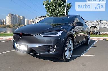 Позашляховик / Кросовер Tesla Model X 2016 в 