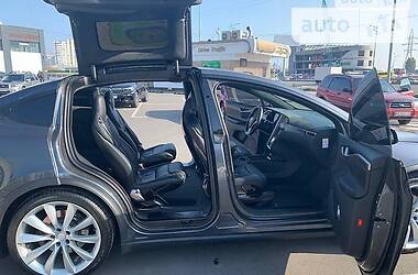 Позашляховик / Кросовер Tesla Model X 2016 в 