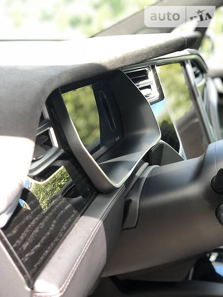 Позашляховик / Кросовер Tesla Model X 2016 в Хмельницькому