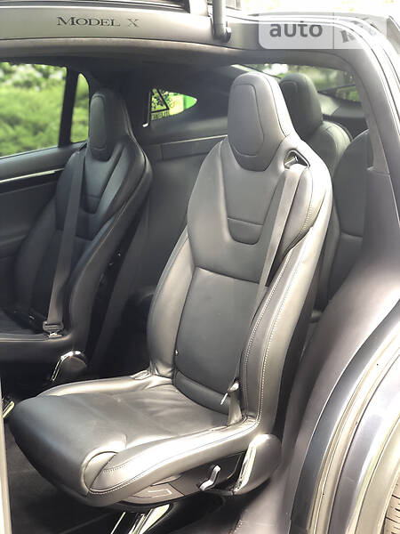 Позашляховик / Кросовер Tesla Model X 2016 в Хмельницькому
