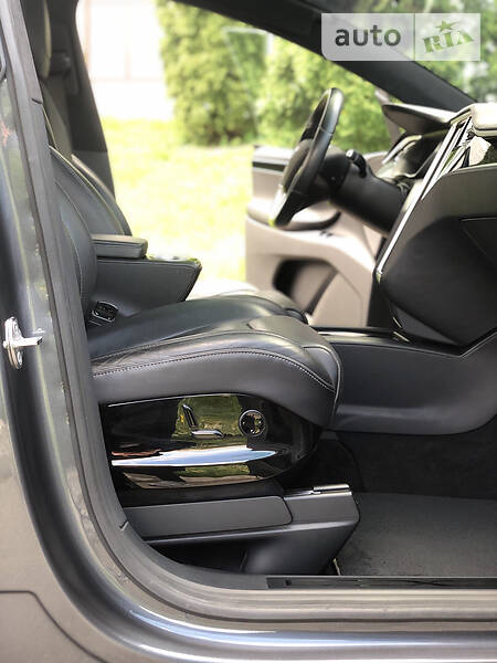 Позашляховик / Кросовер Tesla Model X 2016 в Хмельницькому