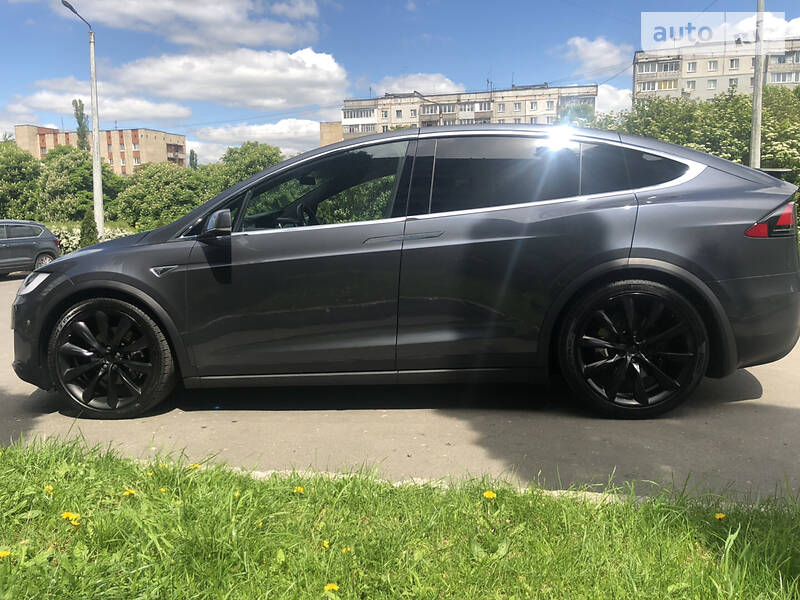 Позашляховик / Кросовер Tesla Model X 2016 в Хмельницькому