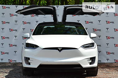 Позашляховик / Кросовер Tesla Model X 2018 в 