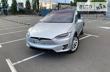 Позашляховик / Кросовер Tesla Model X 2017 в 