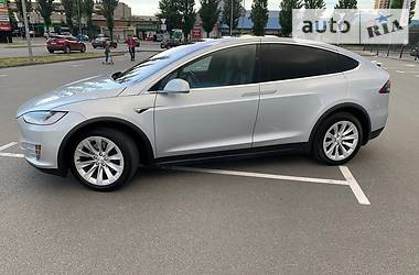 Позашляховик / Кросовер Tesla Model X 2017 в 