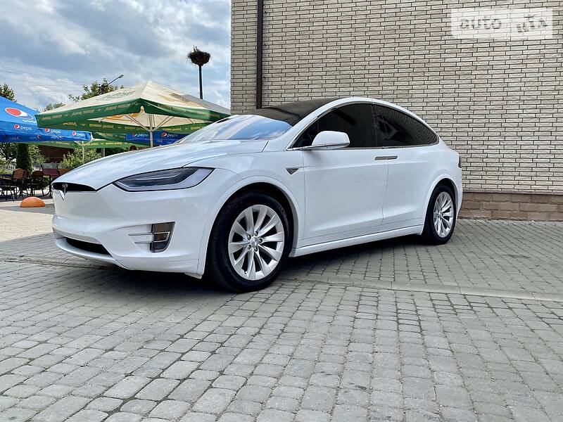 Хэтчбек Tesla Model X 2016 в Сторожинце