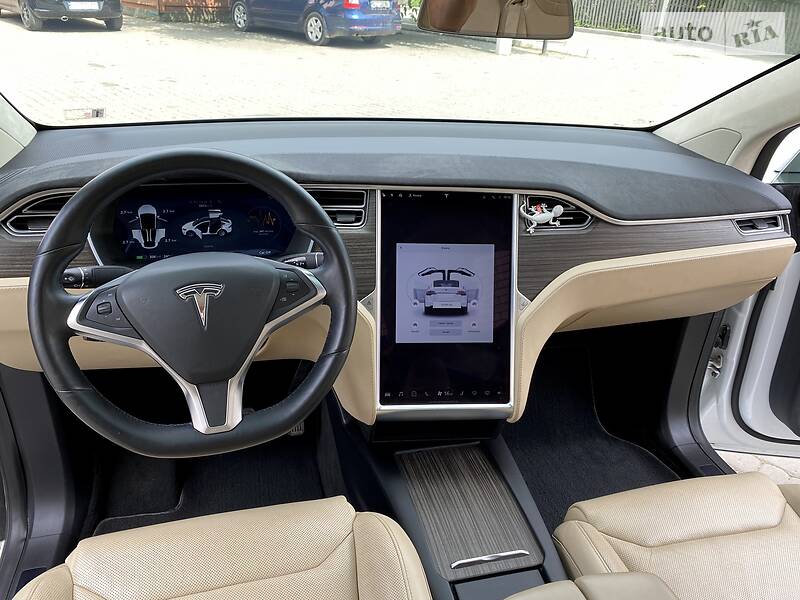 Хэтчбек Tesla Model X 2016 в Сторожинце
