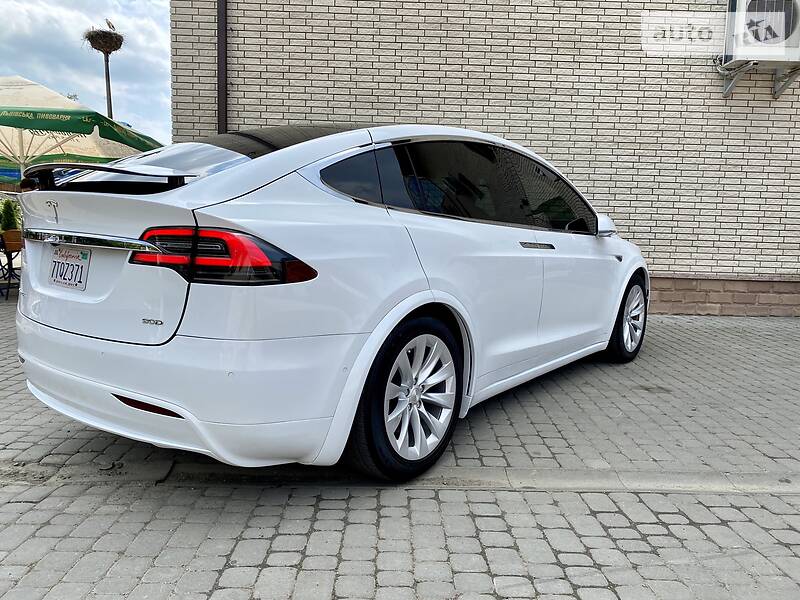 Хэтчбек Tesla Model X 2016 в Сторожинце