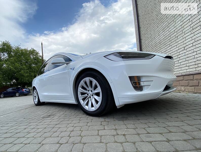 Хэтчбек Tesla Model X 2016 в Сторожинце