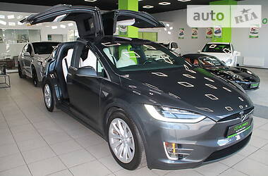 Позашляховик / Кросовер Tesla Model X 2016 в Києві