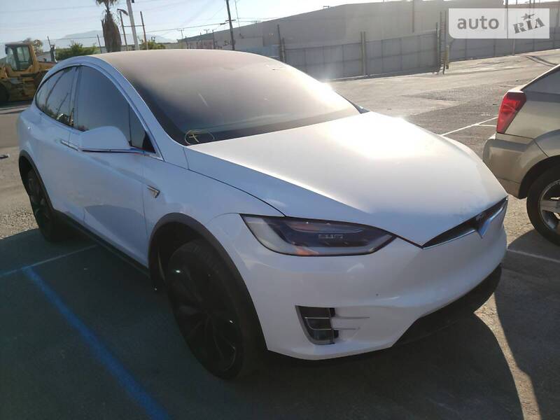 Позашляховик / Кросовер Tesla Model X 2016 в Львові