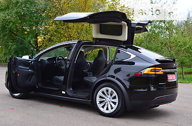 Внедорожник / Кроссовер Tesla Model X 2018 в 