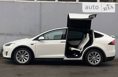 Позашляховик / Кросовер Tesla Model X 2016 в Києві