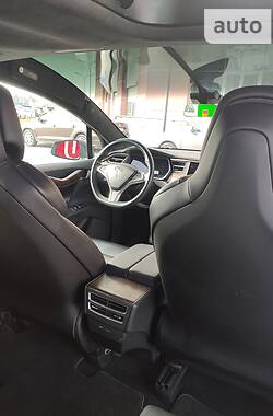 Позашляховик / Кросовер Tesla Model X 2017 в 