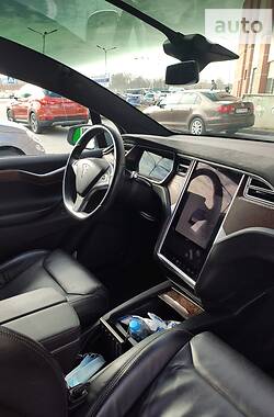 Позашляховик / Кросовер Tesla Model X 2017 в 