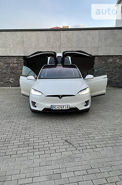 Позашляховик / Кросовер Tesla Model X 2017 в 