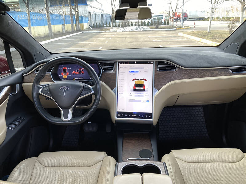 Позашляховик / Кросовер Tesla Model X 2016 в Києві