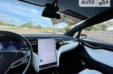 Позашляховик / Кросовер Tesla Model X 2016 в 