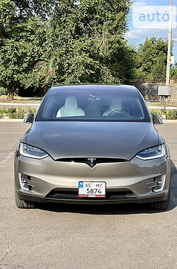 Позашляховик / Кросовер Tesla Model X 2016 в 
