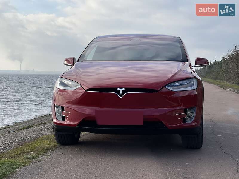 Tesla Model X 2019