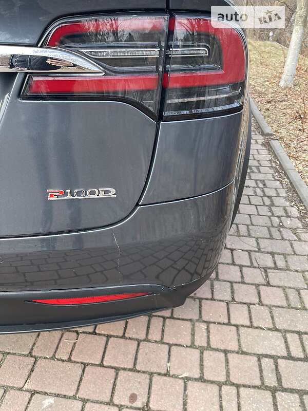 Хэтчбек Tesla Model X 2017 в Киеве