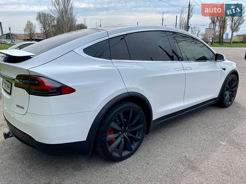 Позашляховик / Кросовер Tesla Model X 2017 в Дніпрі
