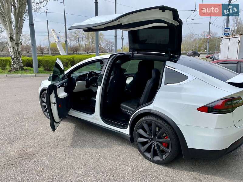 Позашляховик / Кросовер Tesla Model X 2017 в Дніпрі