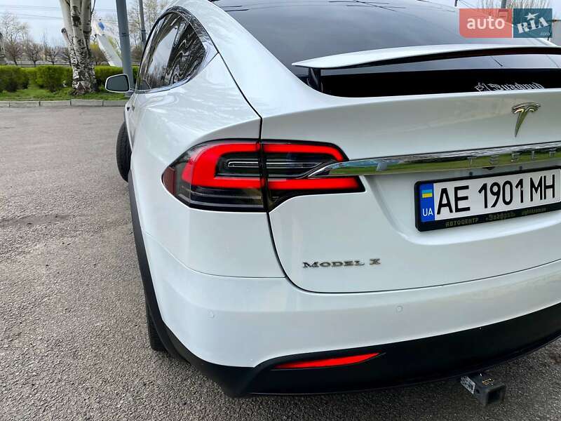Позашляховик / Кросовер Tesla Model X 2017 в Дніпрі