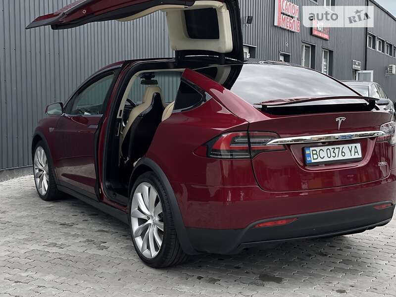 Позашляховик / Кросовер Tesla Model X 2016 в Стрию