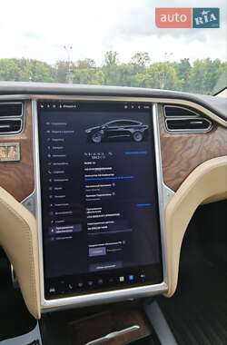 Внедорожник / Кроссовер Tesla Model X 2017 в 