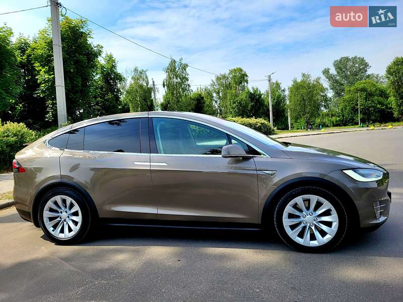 Позашляховик / Кросовер Tesla Model X 2016 в Харкові