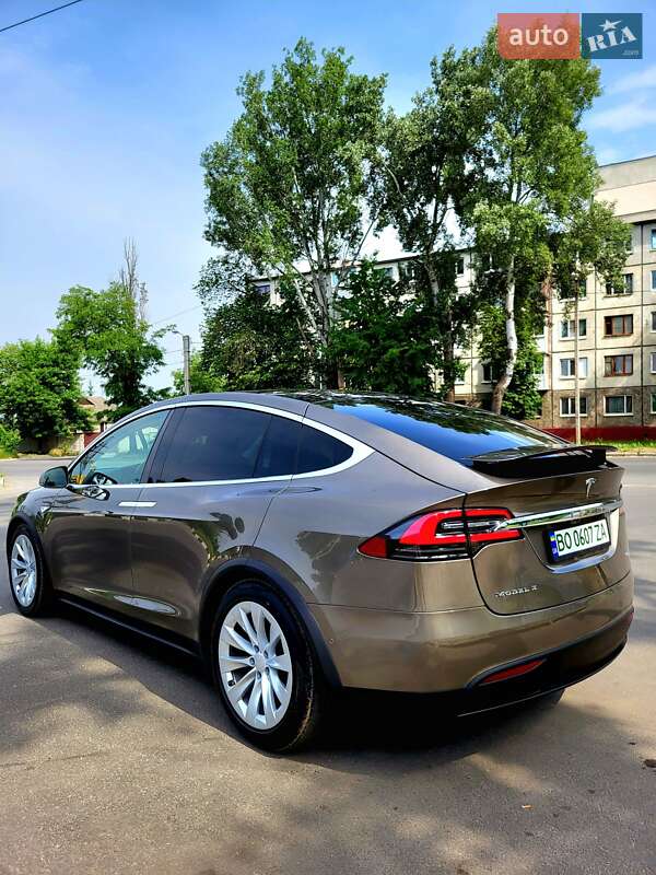 Позашляховик / Кросовер Tesla Model X 2016 в Харкові