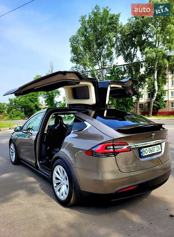 Позашляховик / Кросовер Tesla Model X 2016 в Харкові