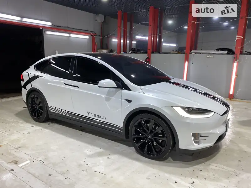 Tesla Model X 2019