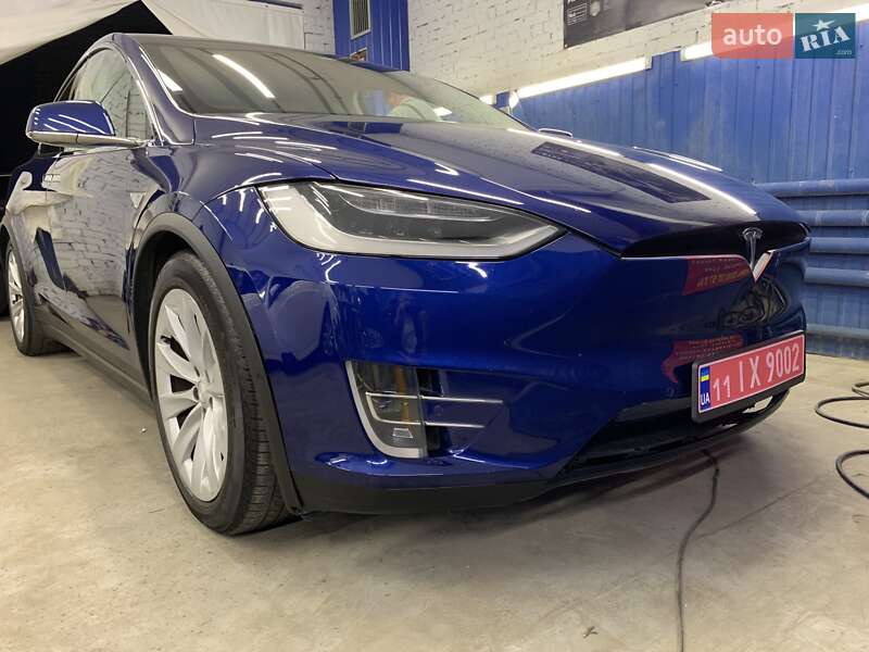 Позашляховик / Кросовер Tesla Model X 2016 в Києві