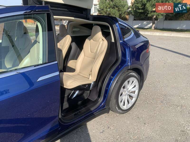 Позашляховик / Кросовер Tesla Model X 2016 в Києві